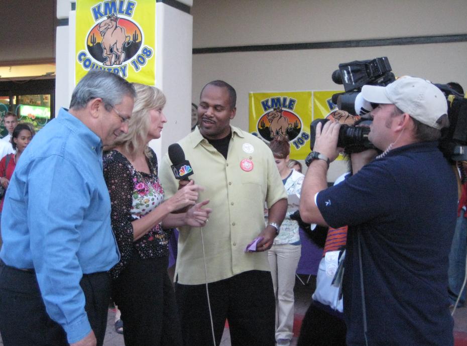 Bruce Cooper interviewing donors on Turkey Tuesday