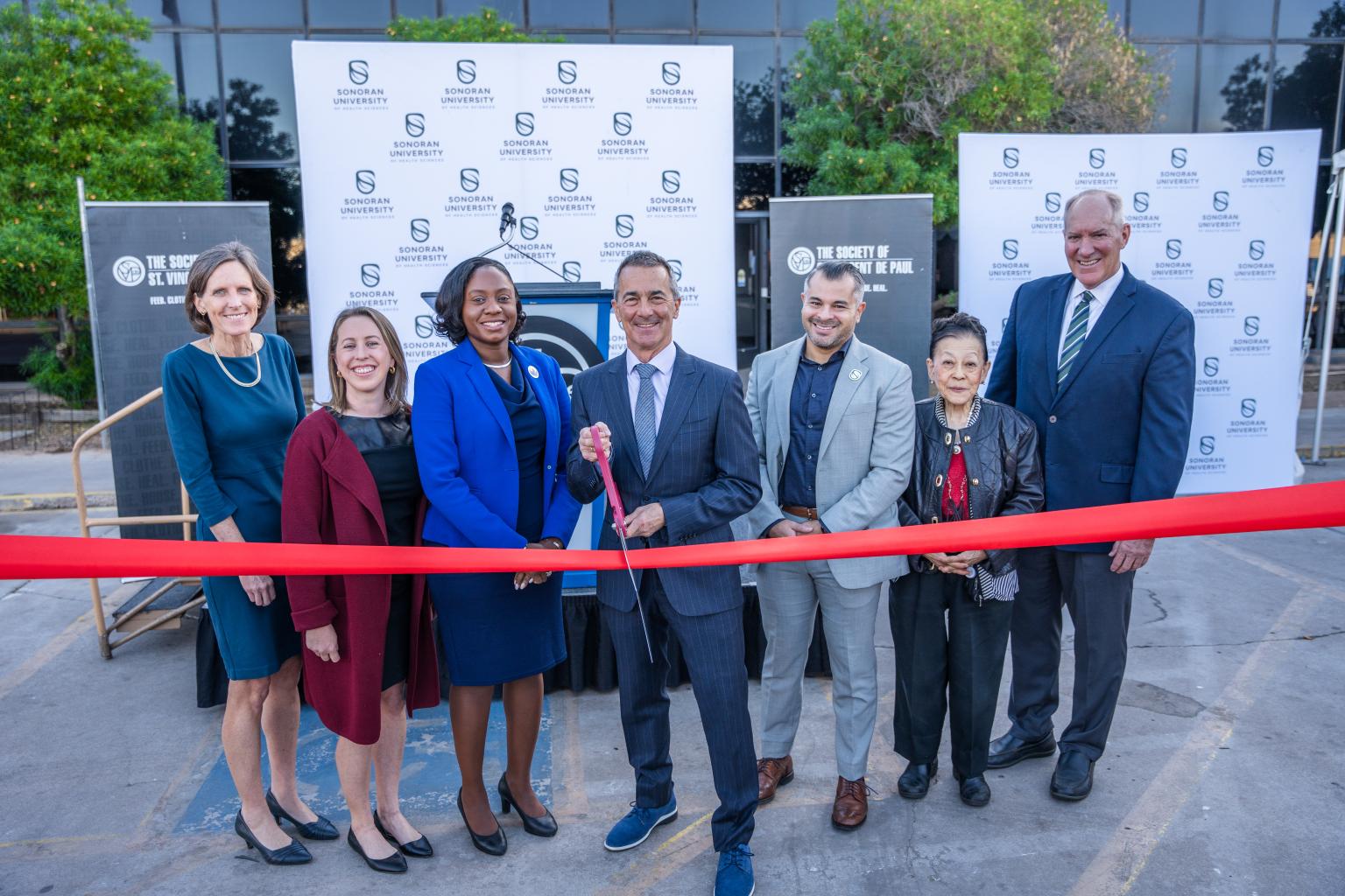 Ribbon cutting at Sonoran, Piper, SVdP clinic partnership