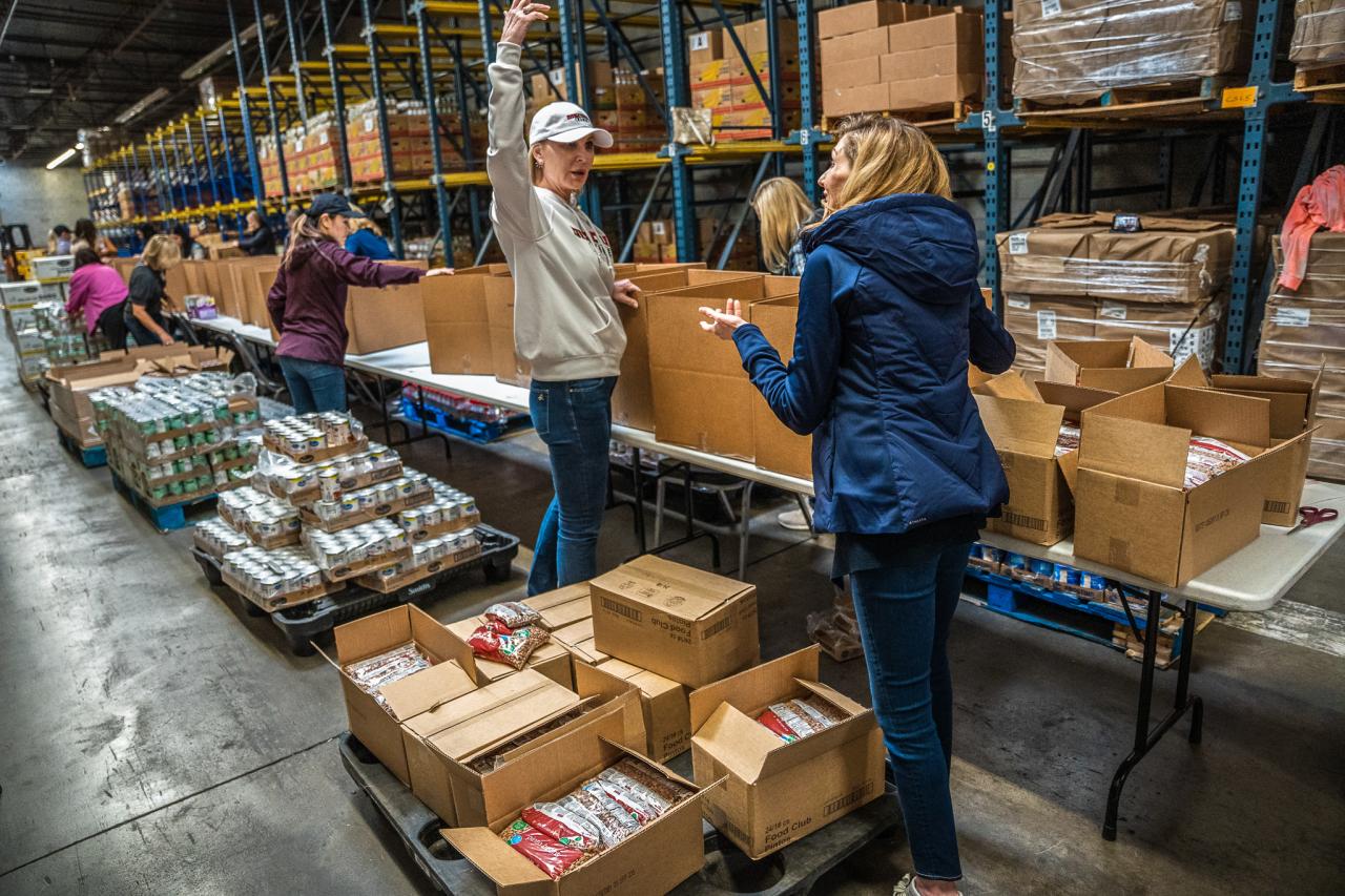 Food bank volunteers