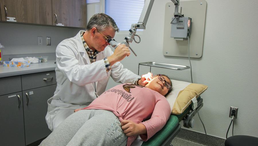 A doctor at SVdP's Medical Clinic checks on a young patient.